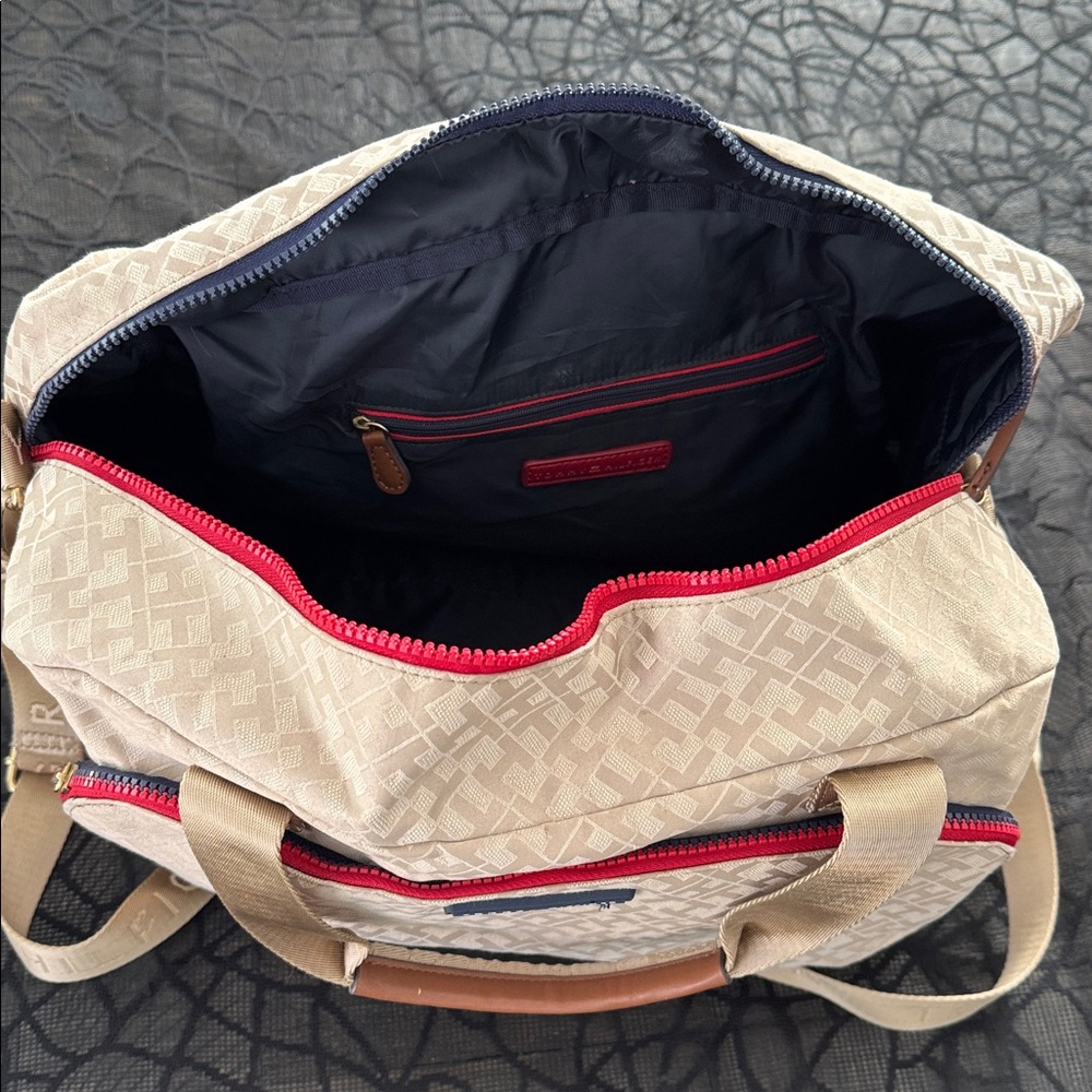 Tommy Hilfiger Beige and Red Duffel Bag - Picture 4 of 7